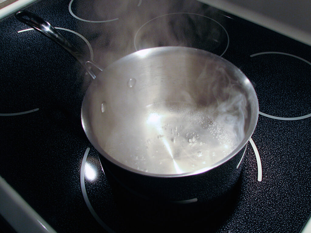 Boiling the sugar water