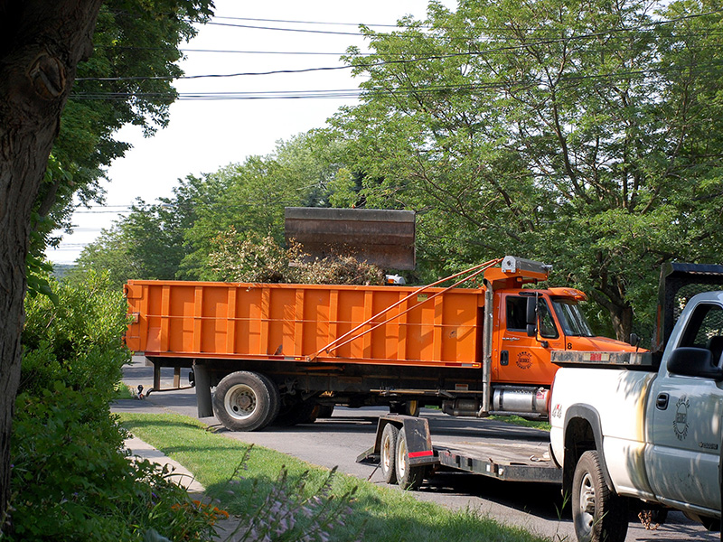 Truck collecting yard waste ©Janet Allen